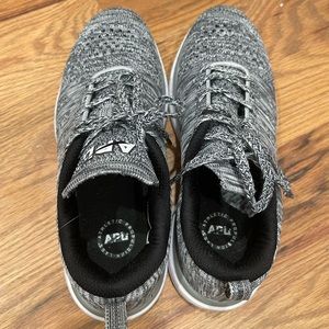 APL tech loom size 8 women’s